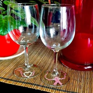 🆕 2 💖 Wine glasses w/crystal embellishment! Pink Swarovski stones! 2 for 1 deal!